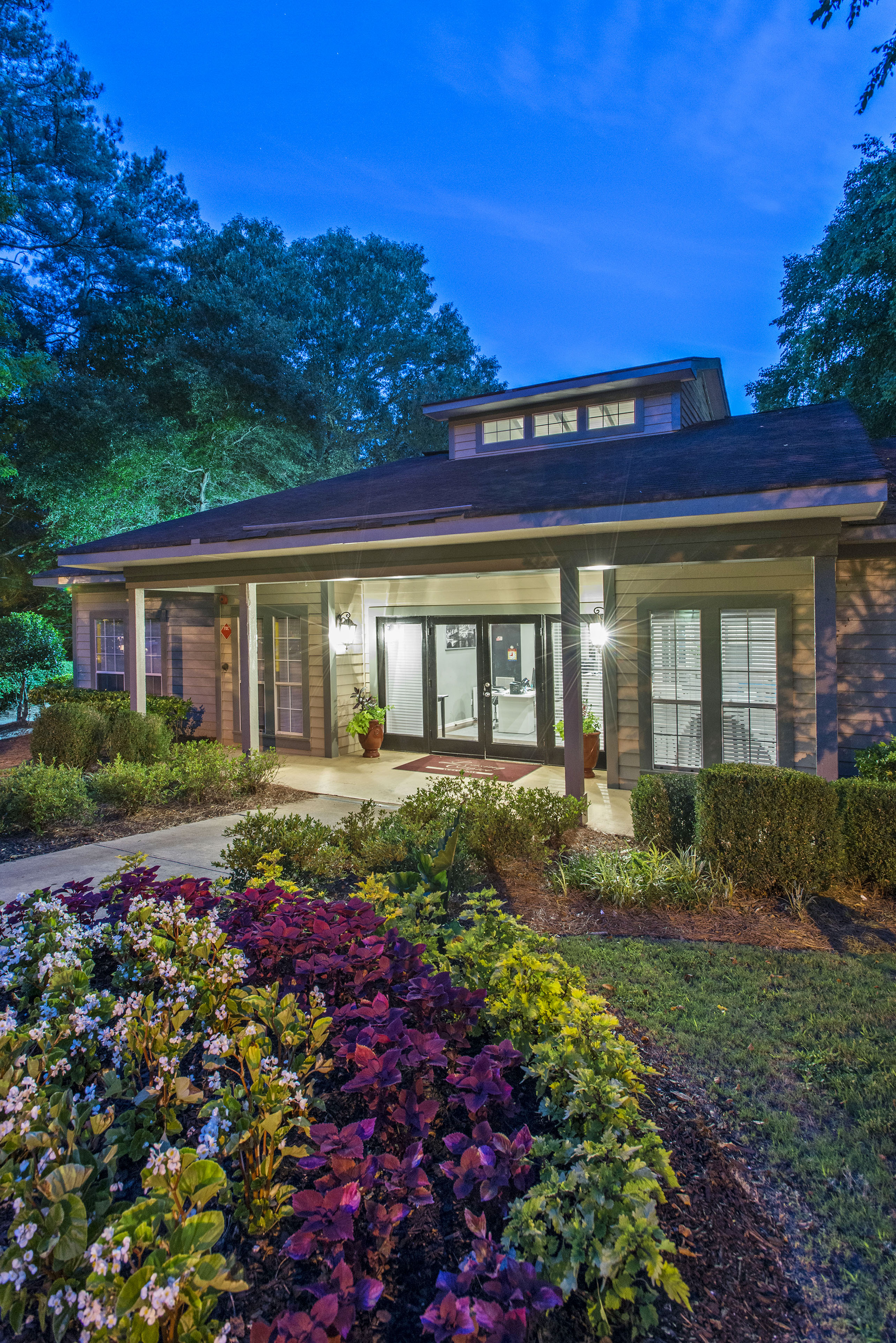 Lake Crossing The Multifamily Advisory Group at Cushman & Wakefield